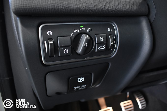 VOLVO XC60 D3 R-design Momentum